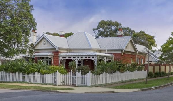 Federation-style-home-with-matching-roof